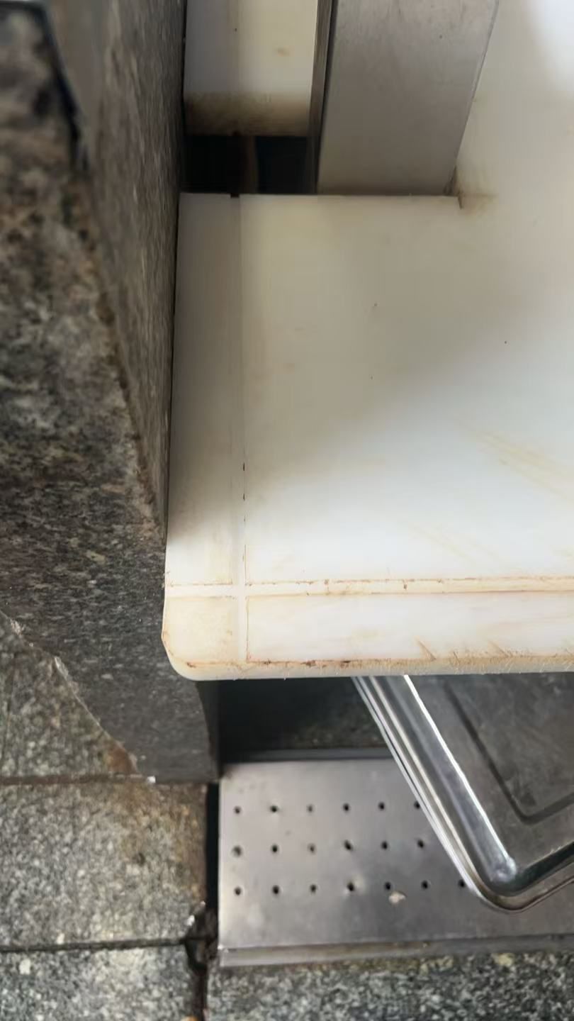 客户旧样：边缘开槽细节