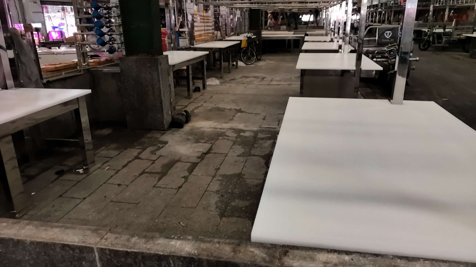 市场内部走道与台面