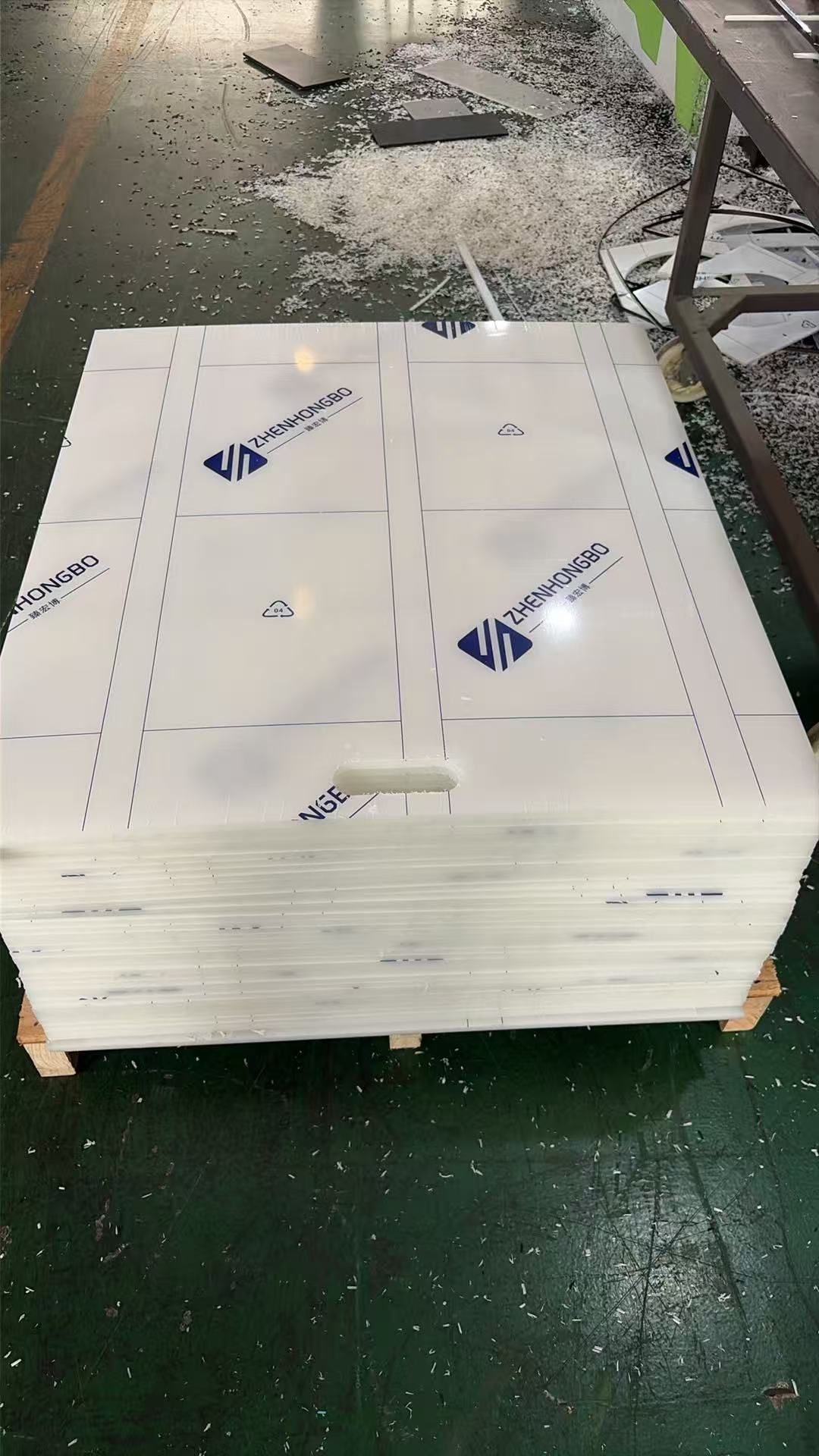 工厂批量加工的PP板猪栏门