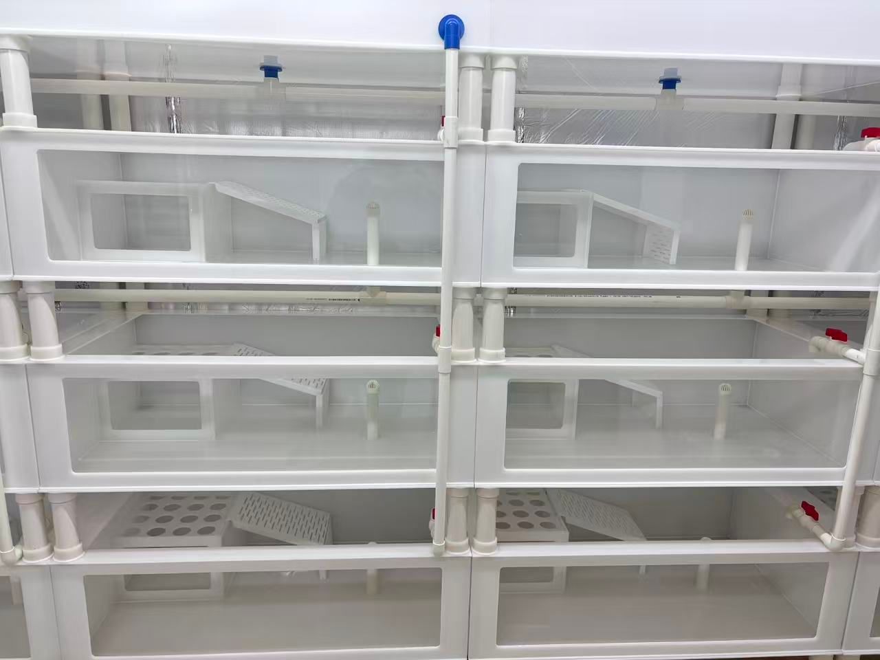 龟箱正面结构细节
